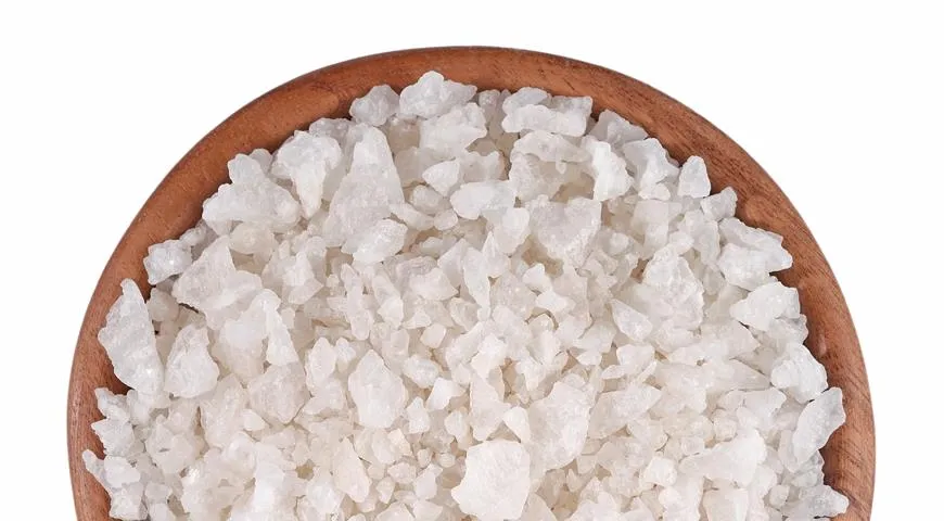 Добавление соли при варке позволяет фасоли свариться быстрее и равномернее