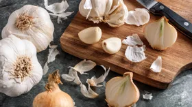 Что обжаривать первым — лук или чеснок: вот кулинарное правило, от которого зависит качество блюда