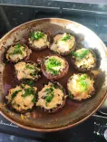 Фаршированные шампиньоны с сыром