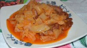 Капуста тушеная с фасолью