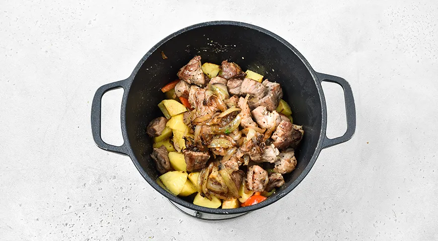 Жаркое по-деревенски со свининой