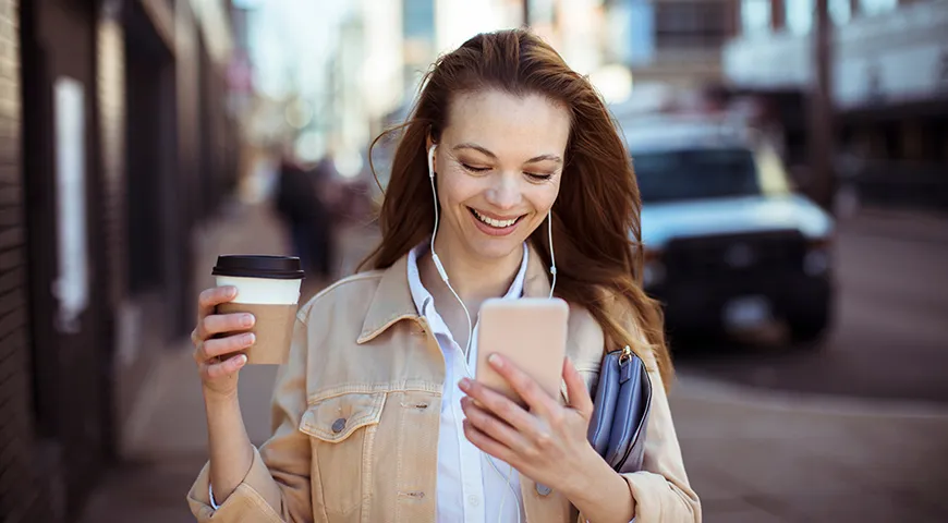 Кофеин стимулирует нервную систему, а имбирь усиливает кровообращение и дает согревающий эффект