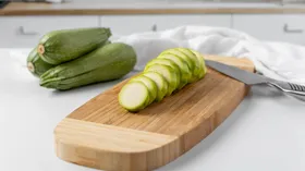 Жарим кабачки кружочками так, чтобы они не разваливались — нашли рецепт удачной панировки