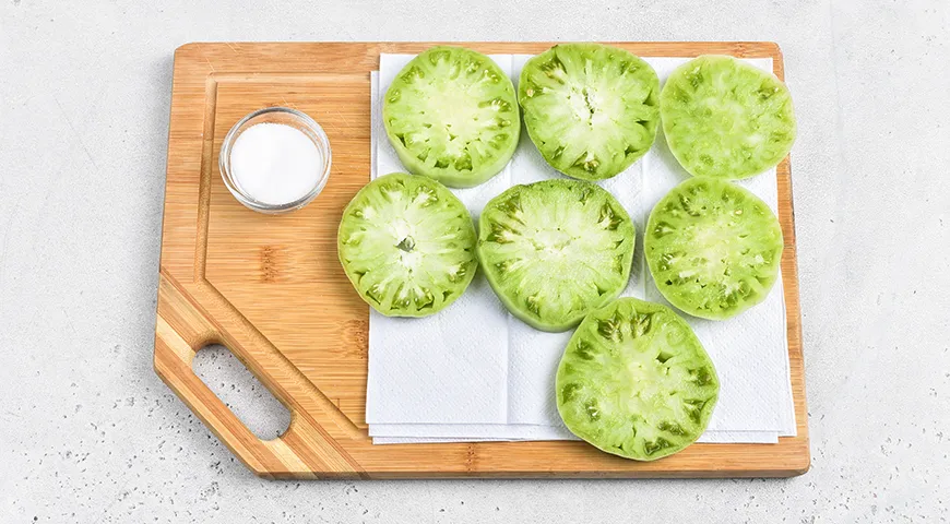 Жареные зеленые помидоры на сковороде