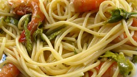 Спагетти с маццанколле и дикой спаржей