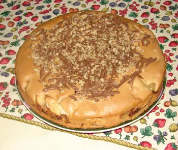 Пирог с яблоками, шоколадом и грецким орехом