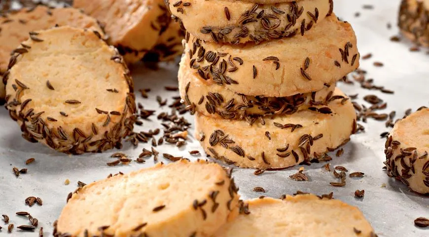 Сырное сдобное печенье с тмином