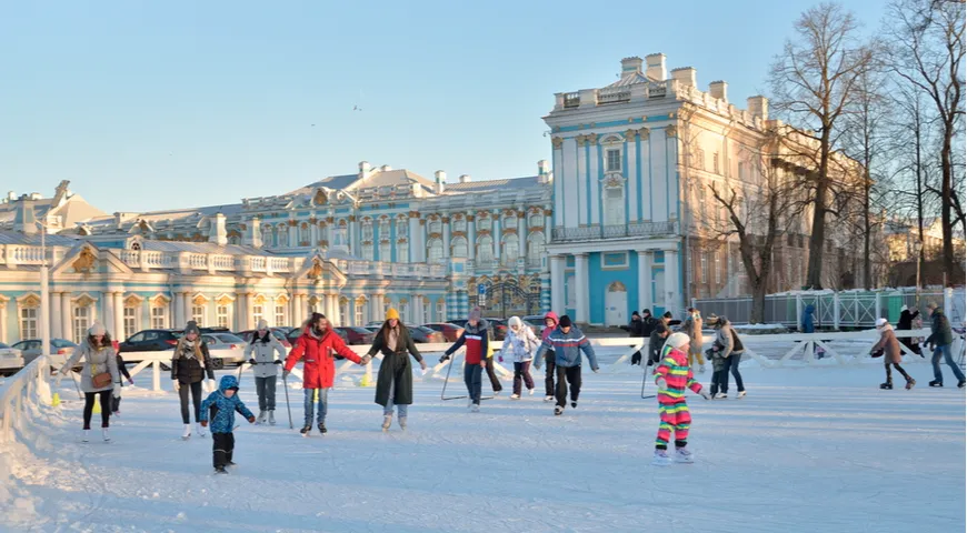 Открытый каток возле Екатерининского дворца зимой. Царское Село, Пушкин