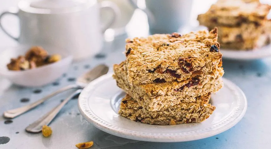 Злаковый батончик с черносливом  для перекуса