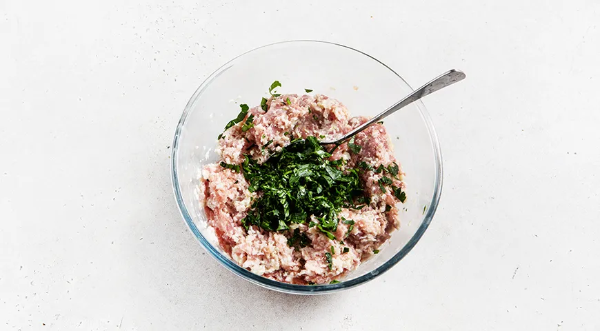 Сочные рубленые котлеты из свинины на сковороде