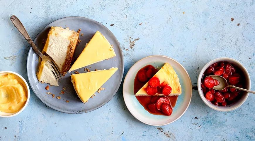 Чизкейк «Нью-Йорк» отлично сочетается с с кисловатыми или обладающими легкой терпкостью ягодами