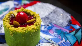 Рецепты с фруктами, фисташками и малиной