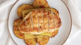 Сочная курочка на картофельной подушке