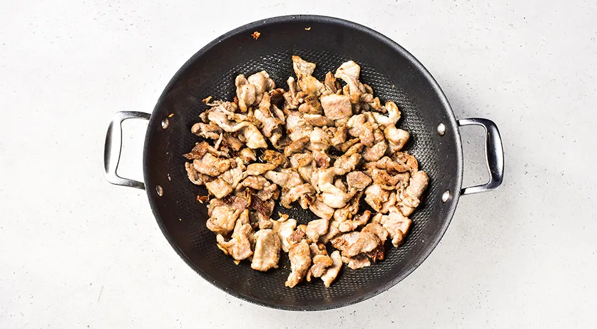 Свинина с лапшой под сладким соусом