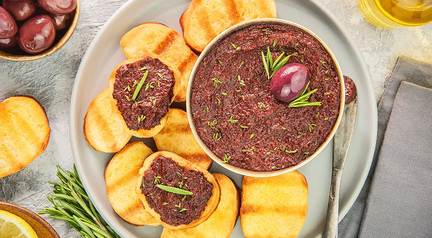 Черная оливковая паста — деликатес, приготовленный из оливок Каламата
