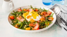 Рецепты с яйцом куриным, лососем и томатами