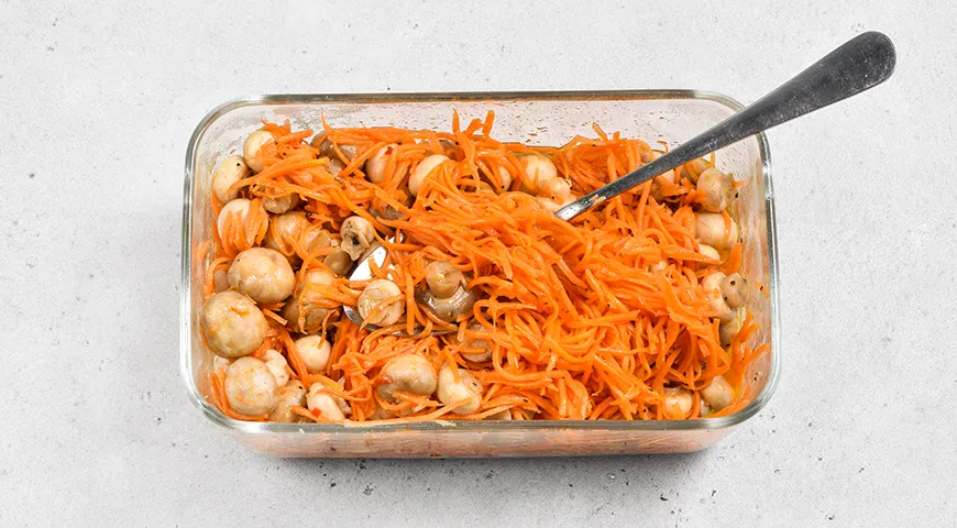 Маринованные шампиньоны с морковью по-корейски