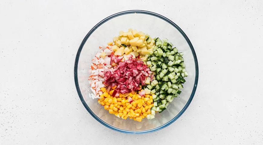 Крабовый салат с картошкой