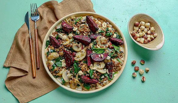 Теплый салат из гречки со свеклой