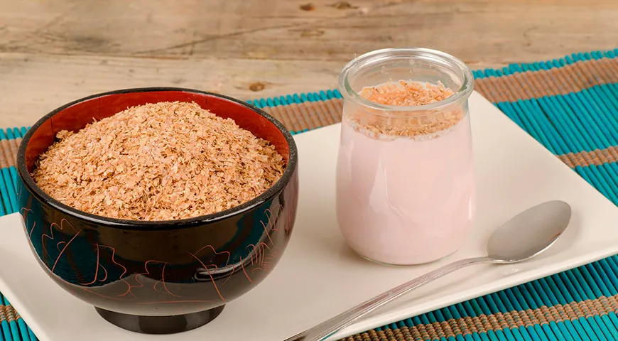 С овсяными отрубями отлично сочетается йогурт