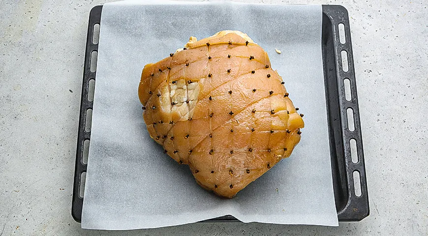 Глазированный окорок с пряной ананасовой сальсой