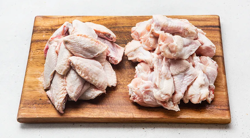 Куриные крылышки в пиве на сковороде