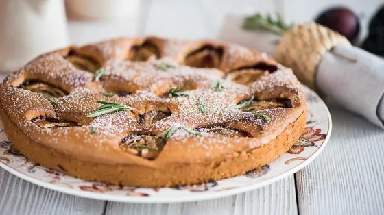 Пирог со сливами в мультиварке – кулинарный рецепт