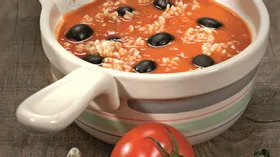 Томатный суп с маслинами