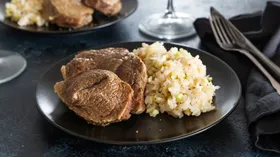 Рецепты с мясом, луком пореем и соусами