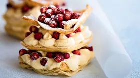 Начало сезона земляники, как приготовить с ароматными ягодами мусс, мильфей и мороженое