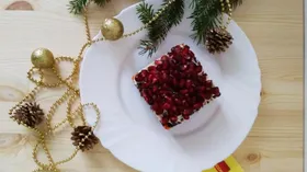 Салат со свеклой, морковью, гранатом и майонезом Махеевъ