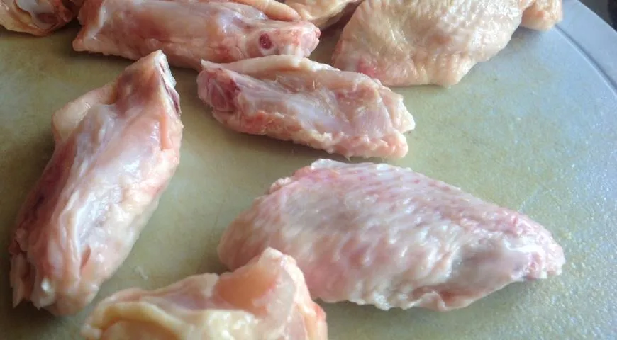 Как приготовить запеченные куриные крылышки в пиве | Пикабу