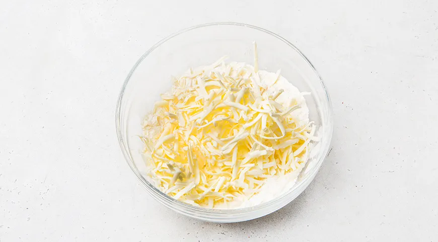 Насыпной пирог с яблоками и творожной начинкой