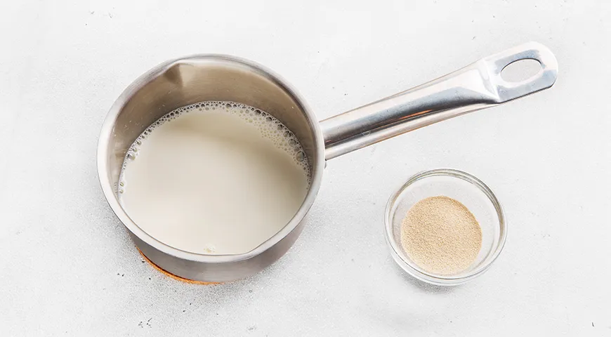 Пирог из дрожжевого теста с повидлом в духовке