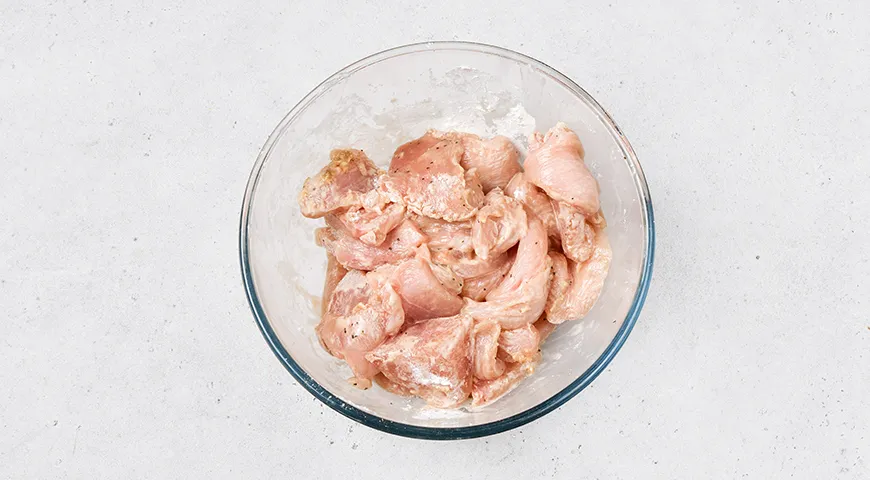 Курица в кисло-сладком соусе с болгарским перцем и морковью