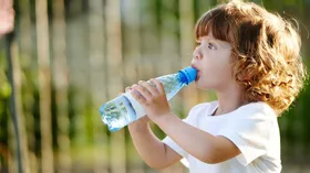 Как выбрать в магазине правильную воду для детей
