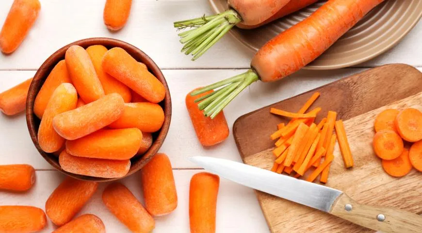 Наглядный пример проявления белого налёта на беби-морковки