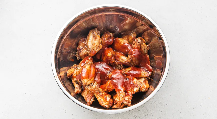 Крылышки в маринаде из кетчупа и соевого соуса в духовке