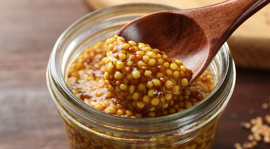 Каждое зернышко горчицы приятно похрустывает, раскрывая насыщенный, с легкой перчинкой аромат, способный преобразить даже самое простое блюдо