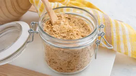 Чем веганские дрожжи отличаются от пекарских: объясняем просто и подробно