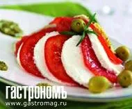 Салат с грейпфрутом и мягким сыром