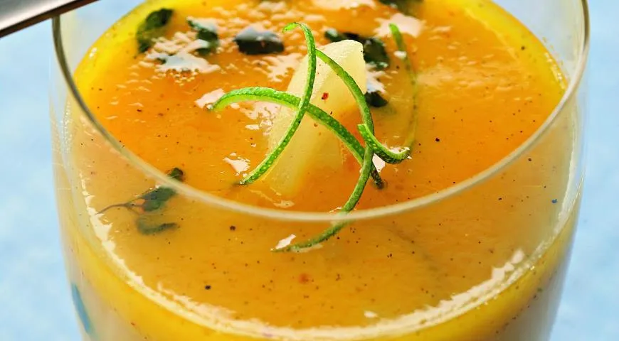Десертный суп из груш с шалфеем