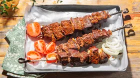 Шашлык из говяжьей печенки на мангале