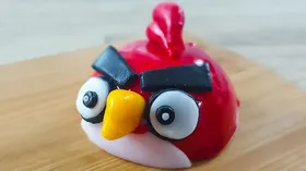 Базиликовый мусс Angry Birds с клубничным желе и хрустящей прослойкой штрейзель