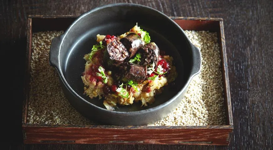 Рецепт мульгикапсада с кровяной колбасой и клюквой