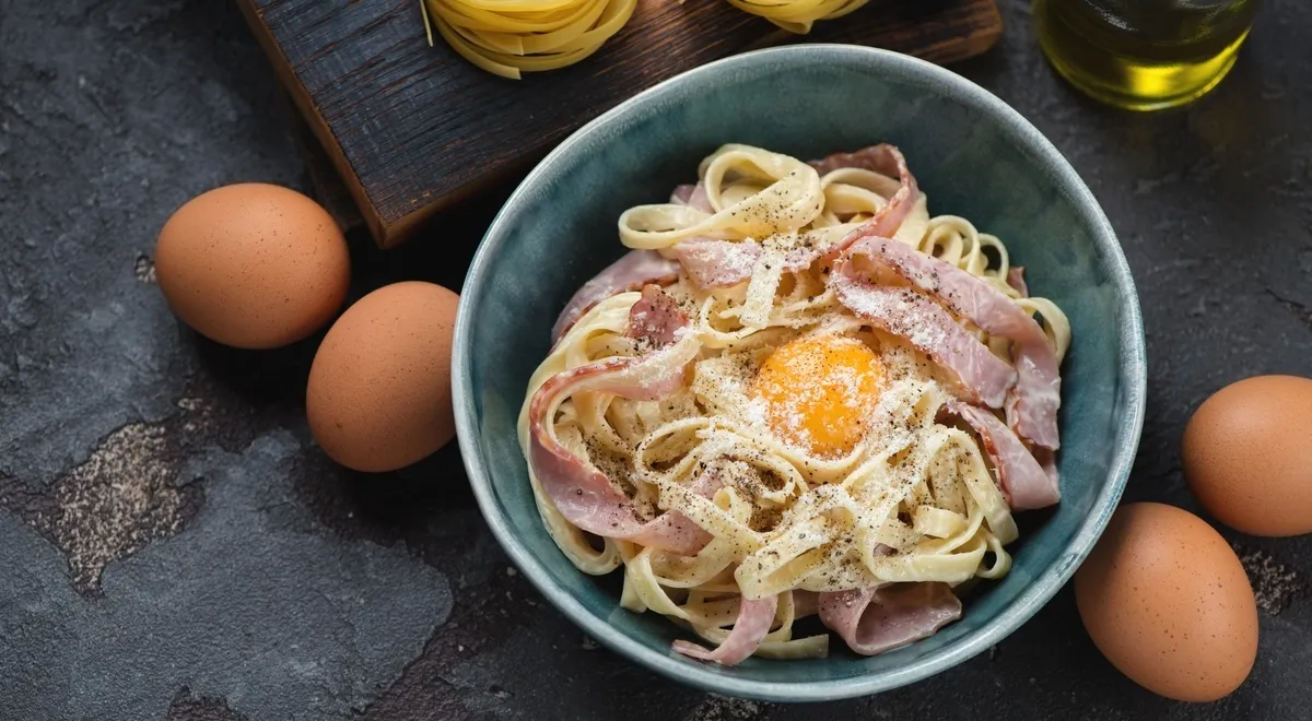 Эксперт поделилась традиционным составом пасты карбонара и секретами ее приготовления
