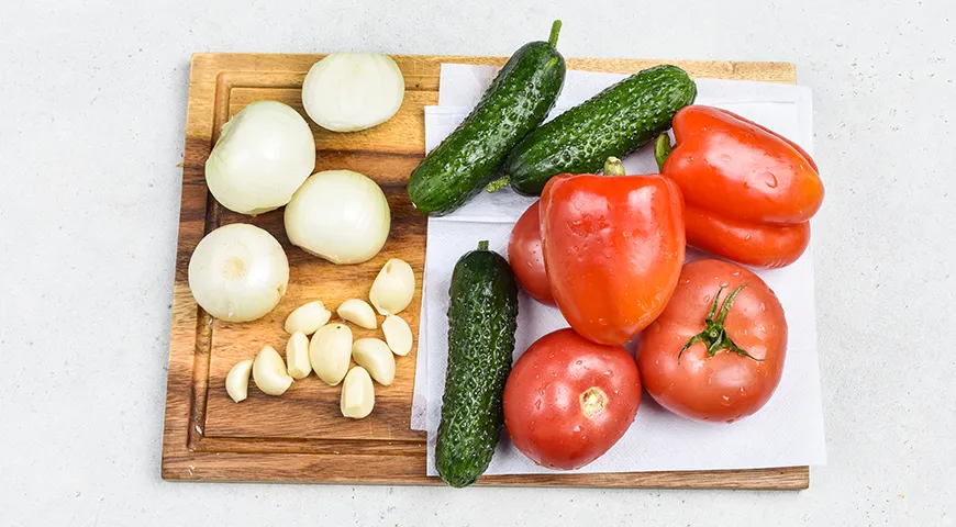 Салат из помидоров, огурцов, болгарского перца и лука (на зиму)