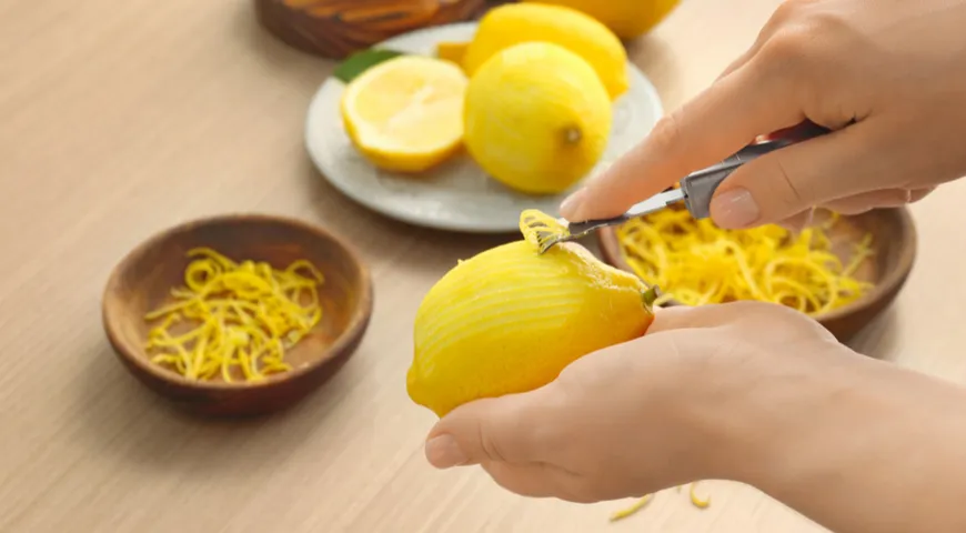Нож, удобный для срезания тонких полосок цедры лимона