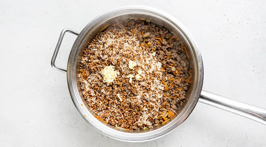 Рис с гречкой и фаршем