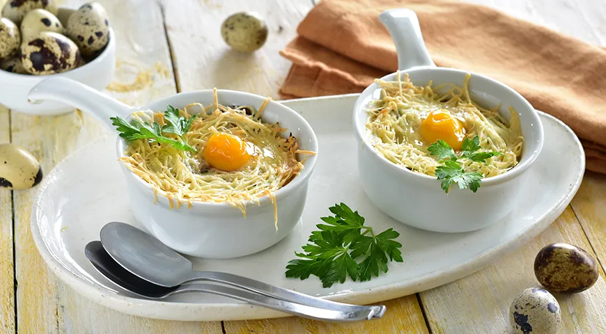 Жюльены с перепелиными яйцами